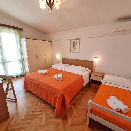 Apartmani Dalija Tučepi エクステリア 写真