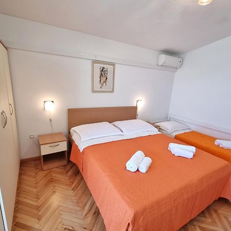 Apartmani Dalija Tučepi エクステリア 写真