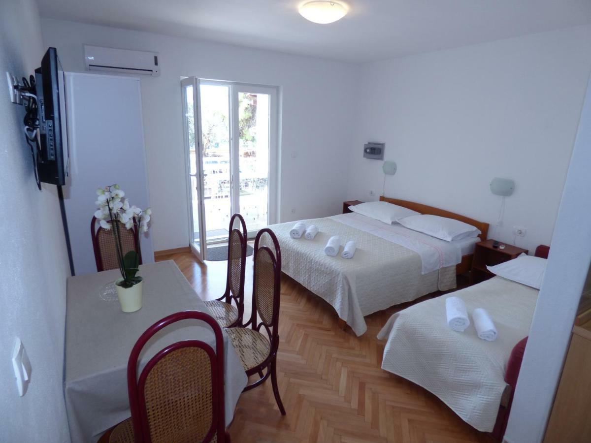 Apartmani Dalija Tučepi エクステリア 写真
