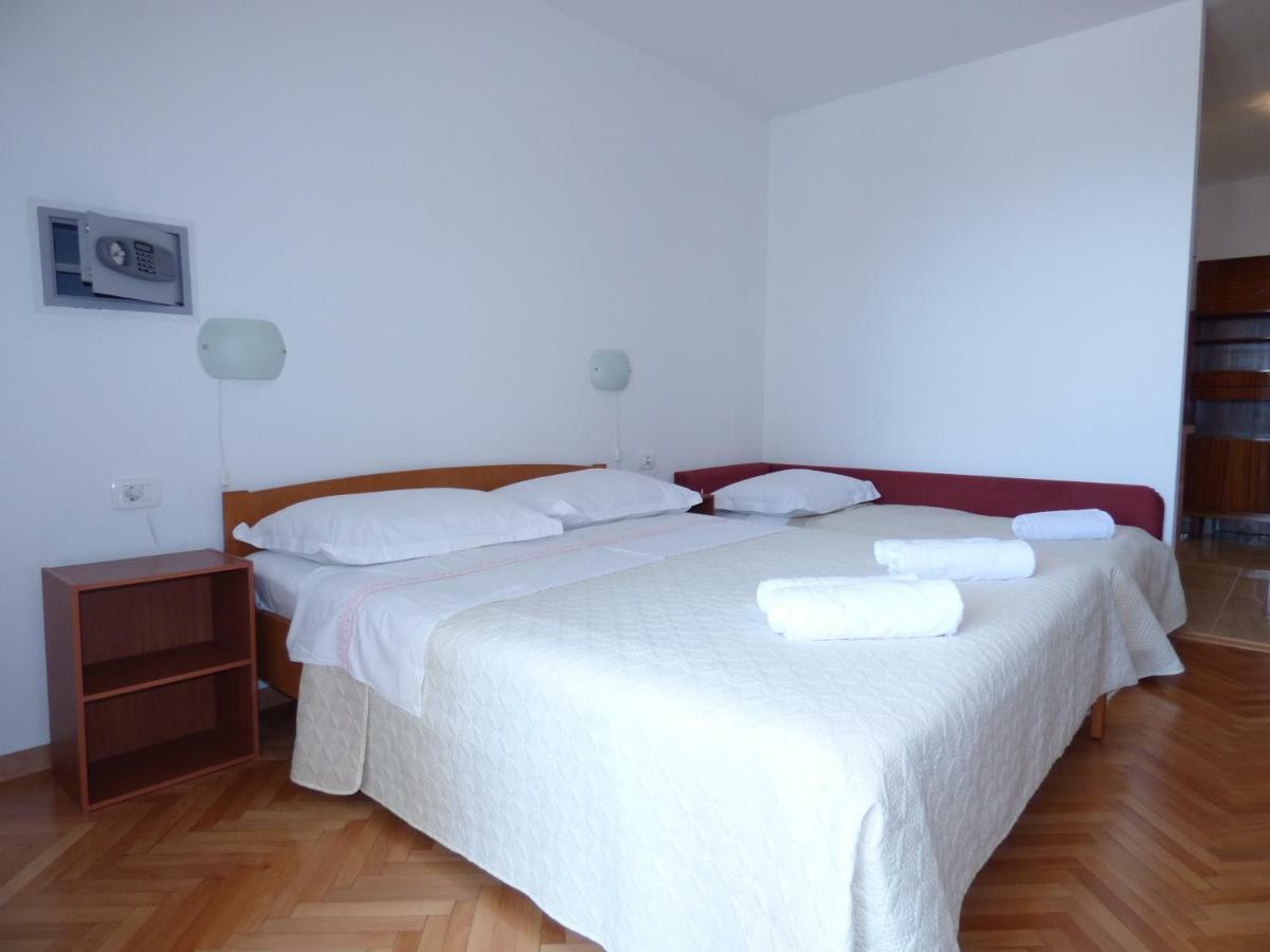 Apartmani Dalija Tučepi エクステリア 写真