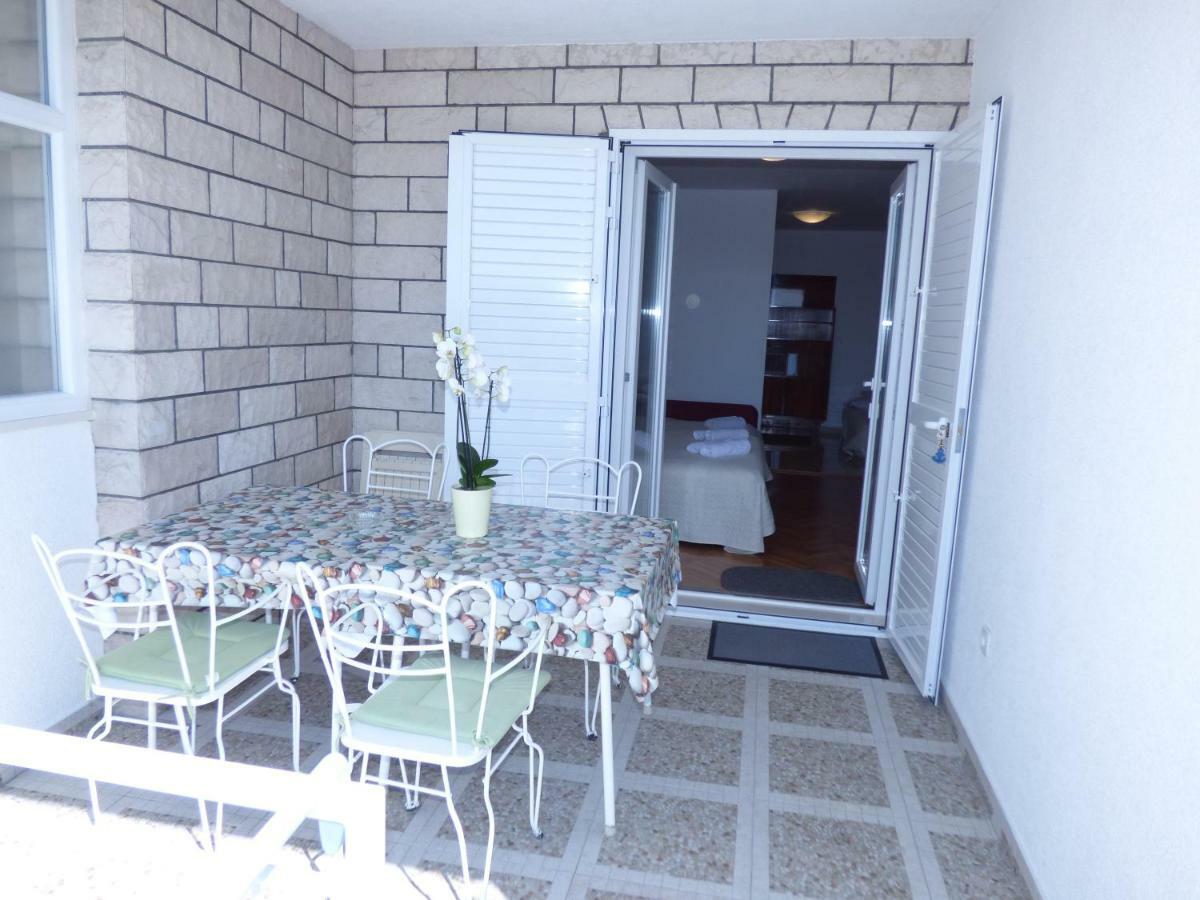 Apartmani Dalija Tučepi エクステリア 写真
