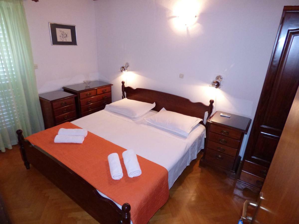 Apartmani Dalija Tučepi エクステリア 写真